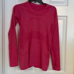 Women’s size 8 pink long sleeve swiftly